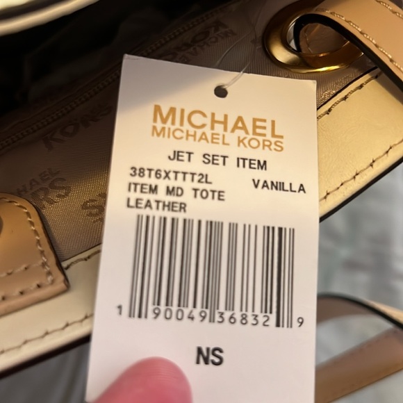 Michael Kors Jet Set Tote - Not Perfect - Picture 11 of 11